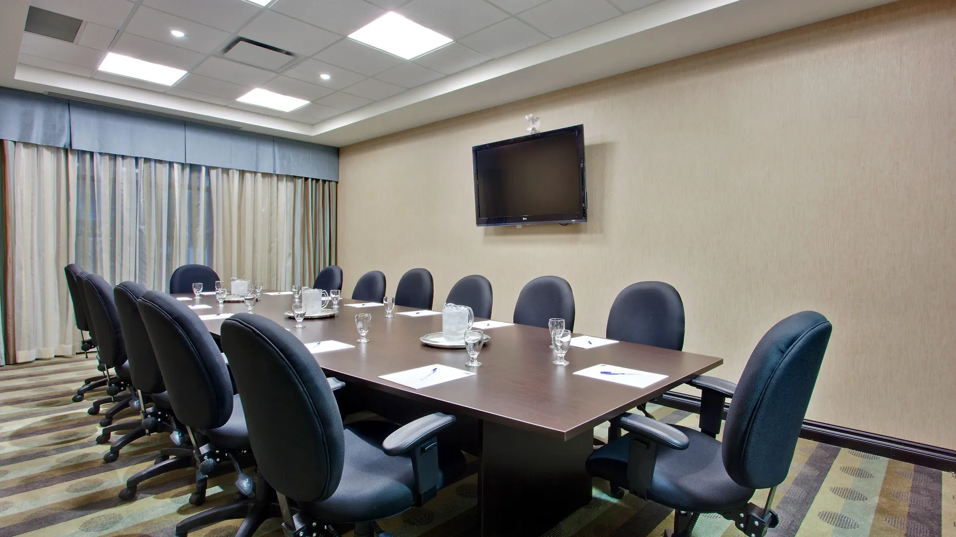 ** מלון Holiday Inn Express & Suites Ottawa West - Nepean By Ihg קנדה