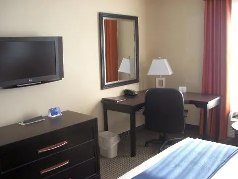 Holiday Inn Express & Suites Ottawa West - Nepean By Ihg 2*,