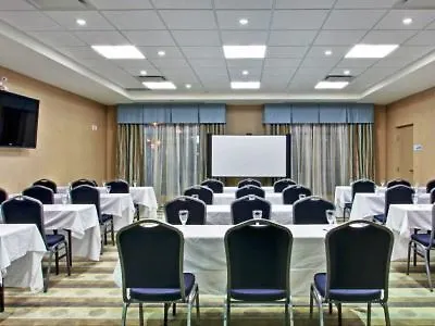 Holiday Inn Express & Suites Ottawa West - Nepean By Ihg 2*,  Canada