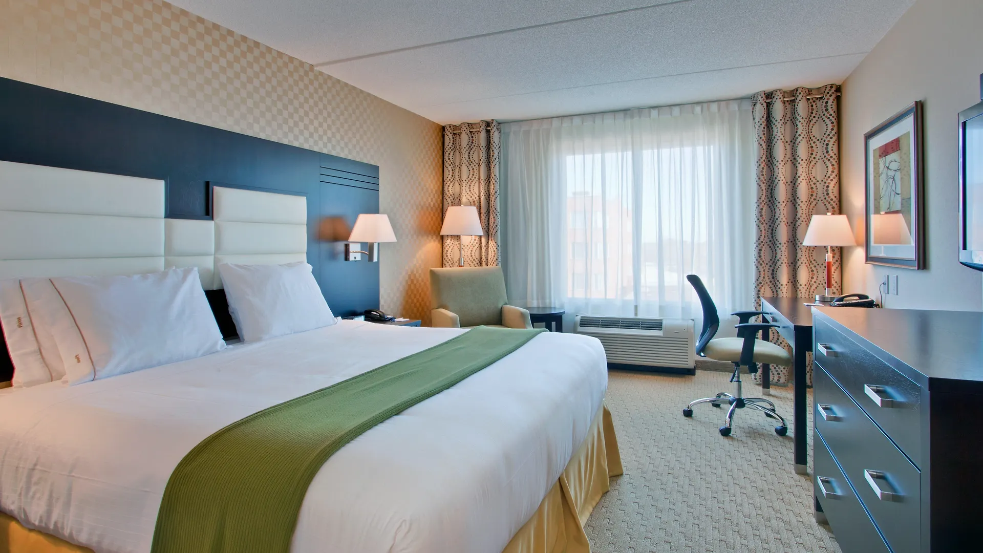 Holiday Inn Express & Suites Ottawa West - Nepean By Ihg