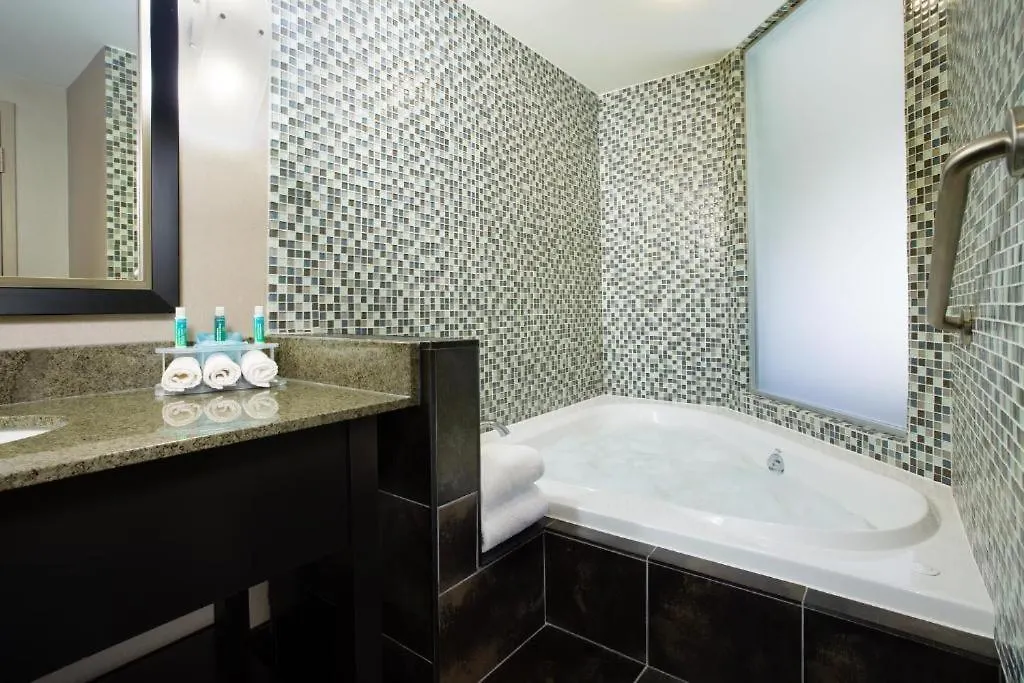 Holiday Inn Express & Suites Ottawa West - Nepean By Ihg